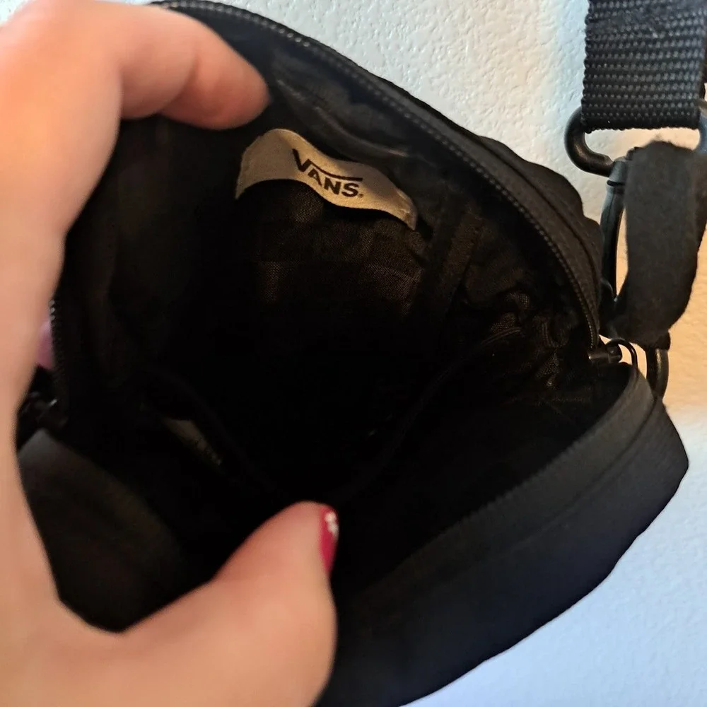 Vans bail shoulder